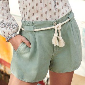 Veronica Beard Jeans Karter Pleated Short